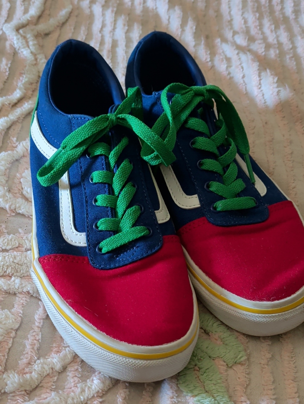 Kids OLD SKOOL YACHT CLUB VANNS in Blue, Red & Green Laces